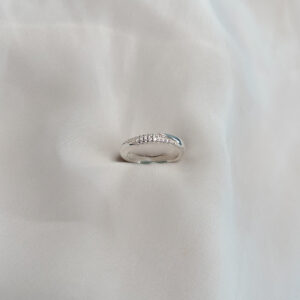 Alianza fina con zircones