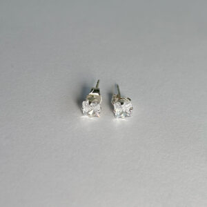 Arete de zircon en punto de luz cuadrado