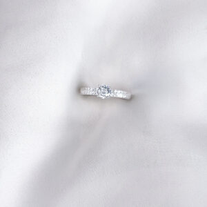 Anillo Solitario de filas de zircones finos estiloredondo tallas 6 y 7