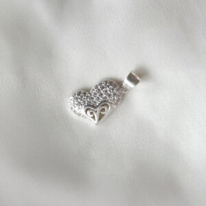 Dije de doble corazon con zircones de varios colores