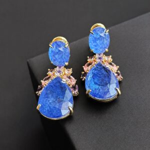 ARETE DE FORMA DE GOTA CON PIEDRA TURMALINA COLOR AZUL CON ZIRCONES ROSADO Y VIOLETA