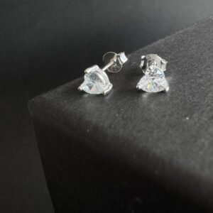 ARETE DE FORMA DE CORAZON CON ZIRCON BLANCO PEQUEÑO