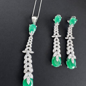 ARETE Y DIJE ZIRCONES CON DOS ESMERALDA